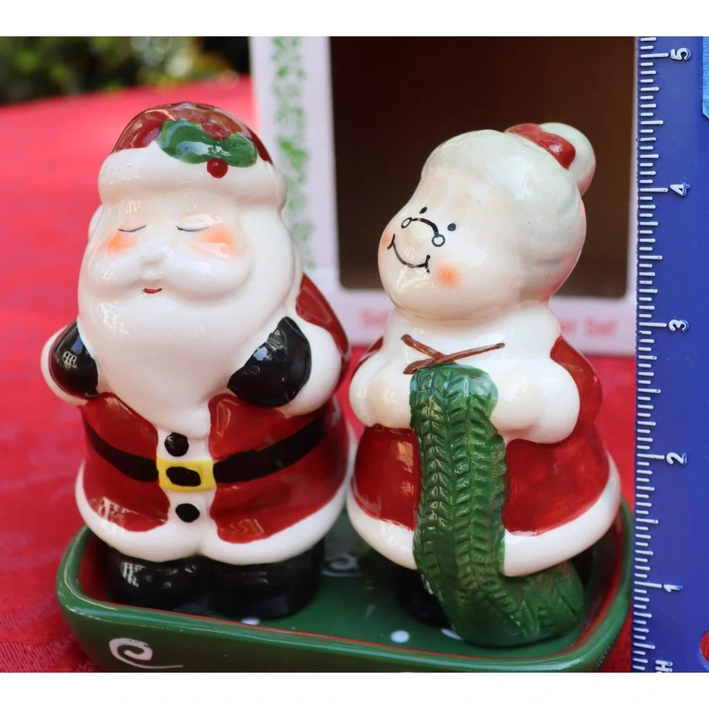 Vintage Publix Mr. and Mrs. Clause Salt & Pepper Shakers with Tray Original Box